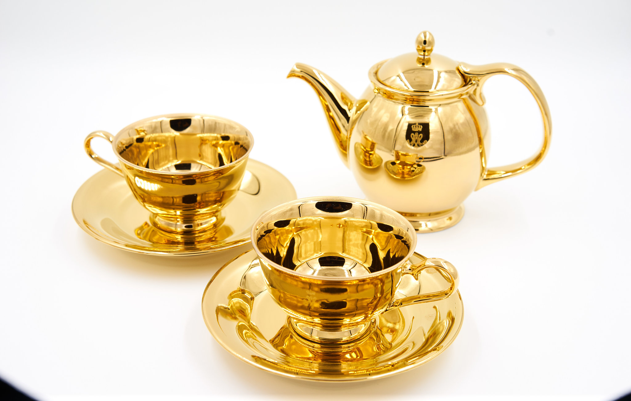 https://www.ninasparis.com/wp-content/uploads/2021/01/Teapotcups-and-saucers3.jpg